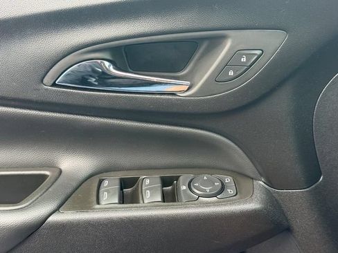 Used 2024 Chevrolet Equinox LT FWD image 22