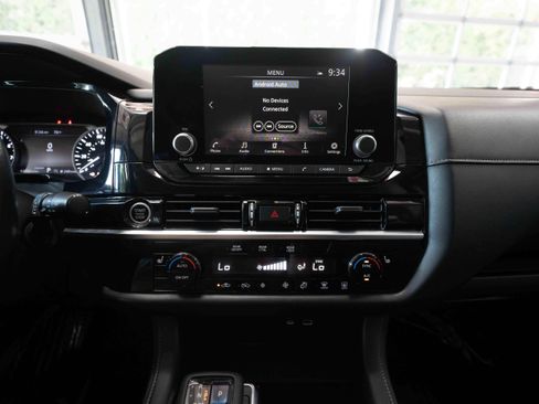 Used 2022 Nissan Pathfinder SV FWD image 17