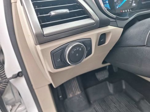 Used 2020 Ford Fusion SE w/ Fleet SE Value Package FWD image 19