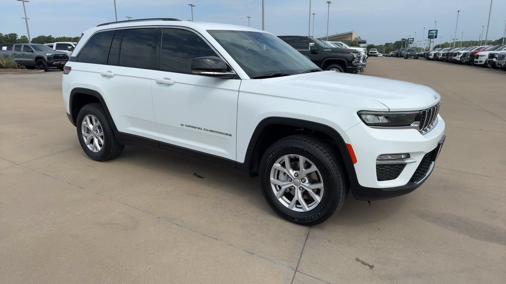 Used 2022 Jeep Grand Cherokee Limited RWD image 3