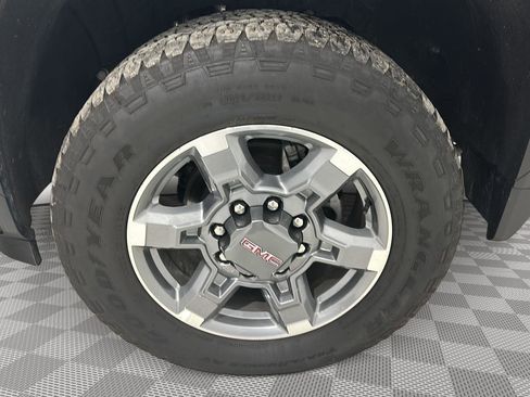 Used 2025 GMC Sierra 2500 SLT w/ SLT Convenience Package image 32