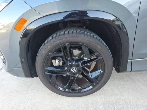 Used 2025 Volkswagen Tiguan SE R-Line image 6