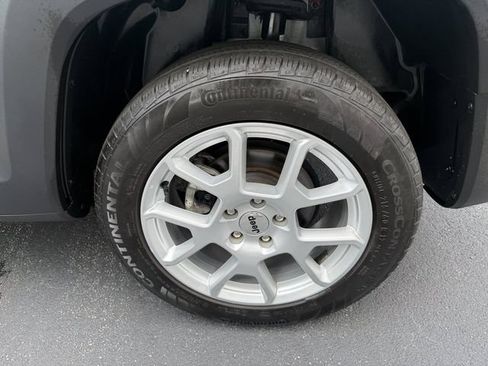 Used 2023 Jeep Renegade Latitude AWD/4WD image 36