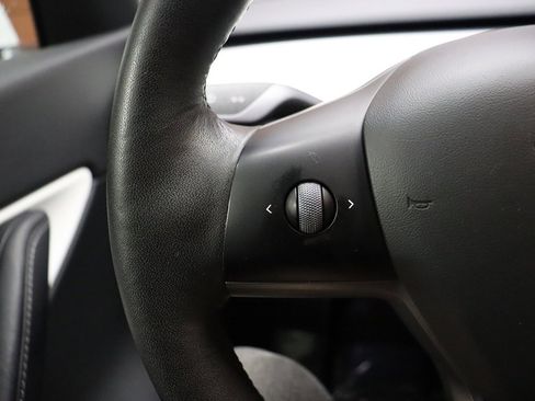 Used 2022 Tesla Model Y Long Range image 49