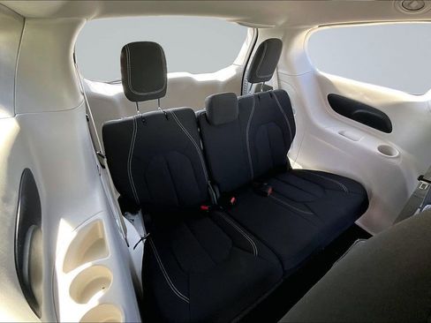 Certified 2024 Chrysler Voyager LX image 21