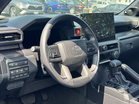 Used 2025 Toyota 4Runner TRD Off-Road Premium AWD/4WD image 19