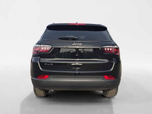 Used 2026 Jeep Compass Latitude image 4