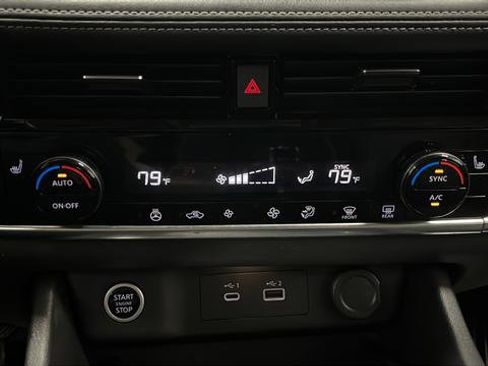 Used 2022 Nissan Rogue SV w/ SV Premium Package AWD/4WD image 18