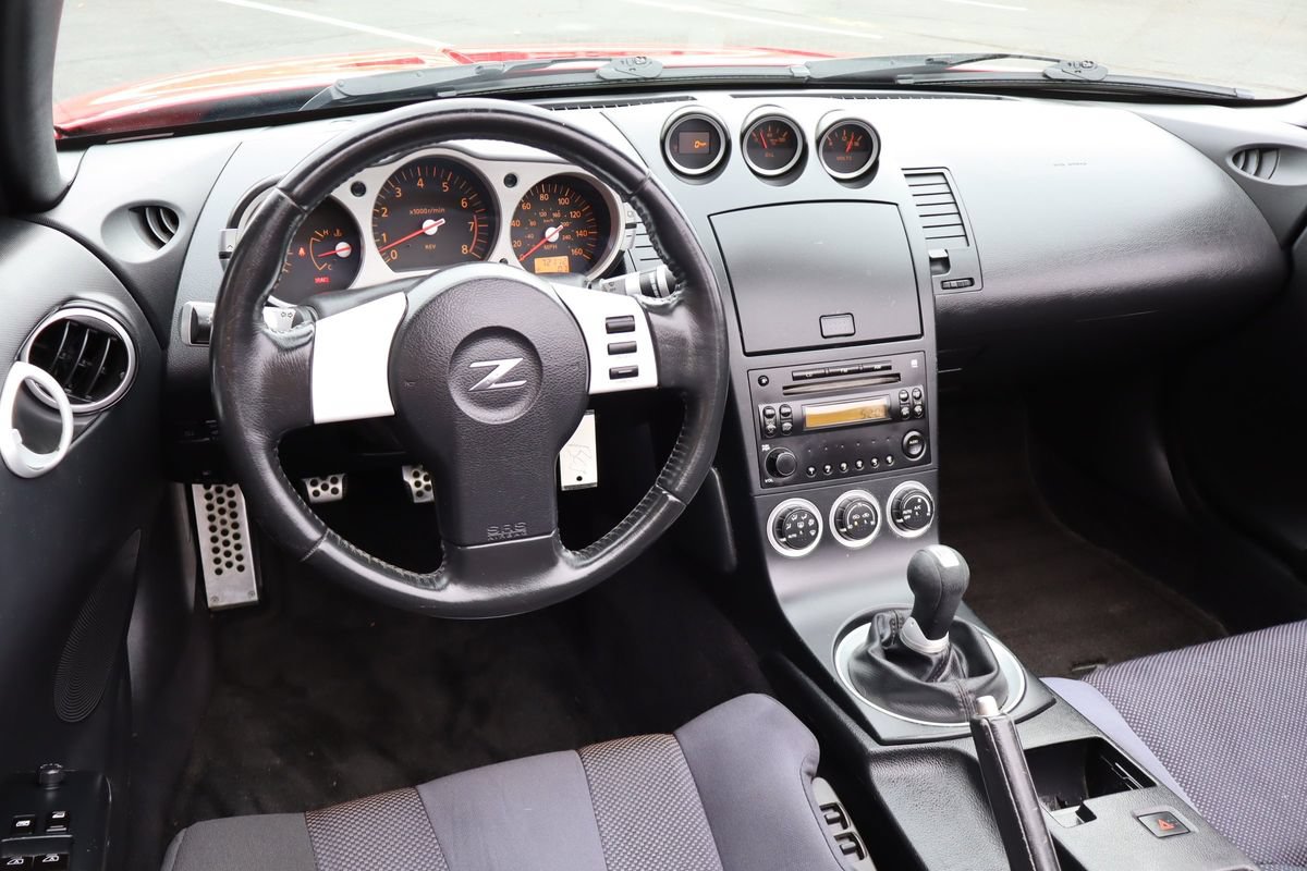 Used 2004 Nissan 350Z Enthusiast RWD image 28