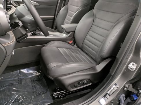 Used 2025 Alfa Romeo Tonale w/ Premium Package image 10