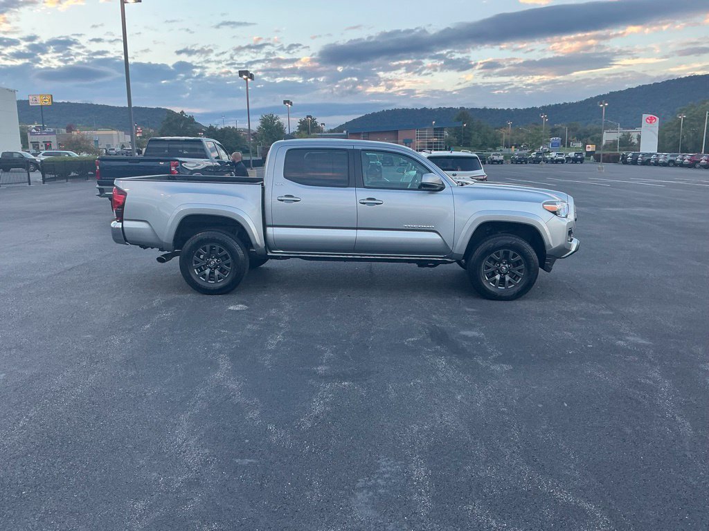 Certified 2023 Toyota Tacoma SR5 AWD/4WD image 4