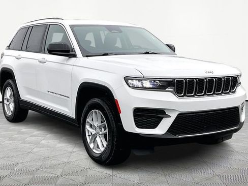 Used 2023 Jeep Grand Cherokee Laredo X image 1
