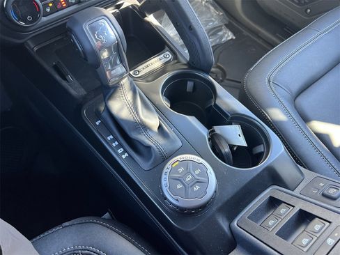 New 2025 Ford Bronco Badlands image 8