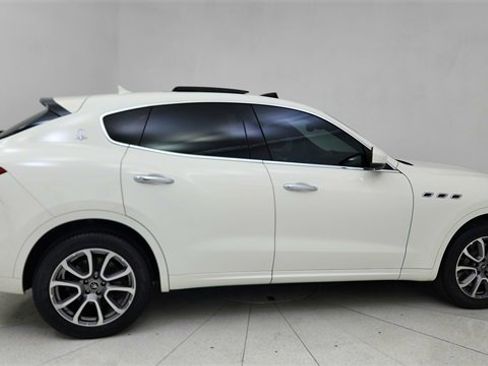 Used 2020 Maserati Levante S image 6