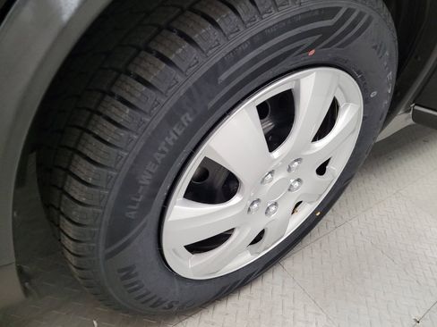 Used 2020 Nissan Rogue S image 31