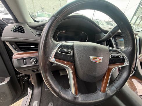 Used 2019 Cadillac Escalade Premium Luxury AWD/4WD image 25
