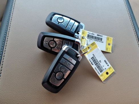 Used 2023 Ford F150 Lariat AWD/4WD image 29