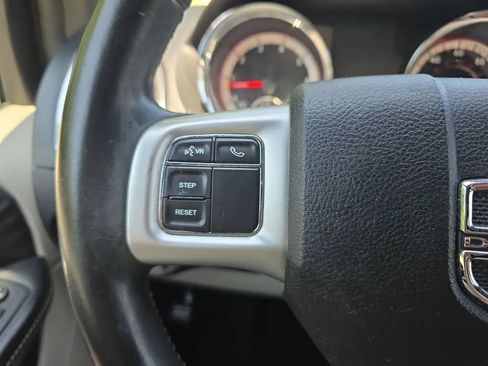Used 2018 Dodge Grand Caravan SXT FWD image 19
