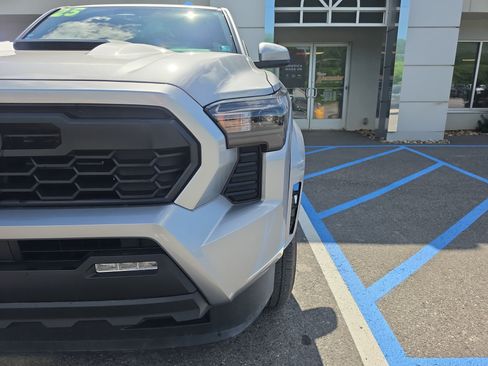 Used 2025 Toyota Tacoma TRD Sport AWD/4WD image 10