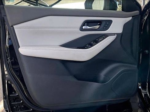 Certified 2024 Nissan Rogue SL w/ SL Premium Package image 21