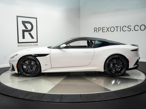 Used 2019 Aston Martin DBS Superleggera RWD image 9