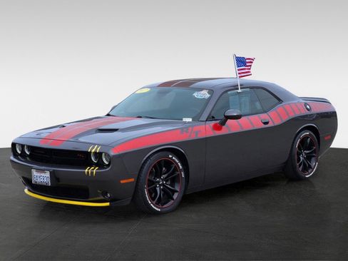 Used 2017 Dodge Challenger R/T w/ Blacktop Package image 8