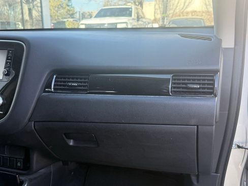 Used 2020 Mitsubishi Outlander ES image 26