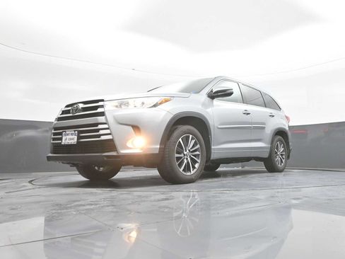 Used 2017 Toyota Highlander XLE AWD/4WD image 41