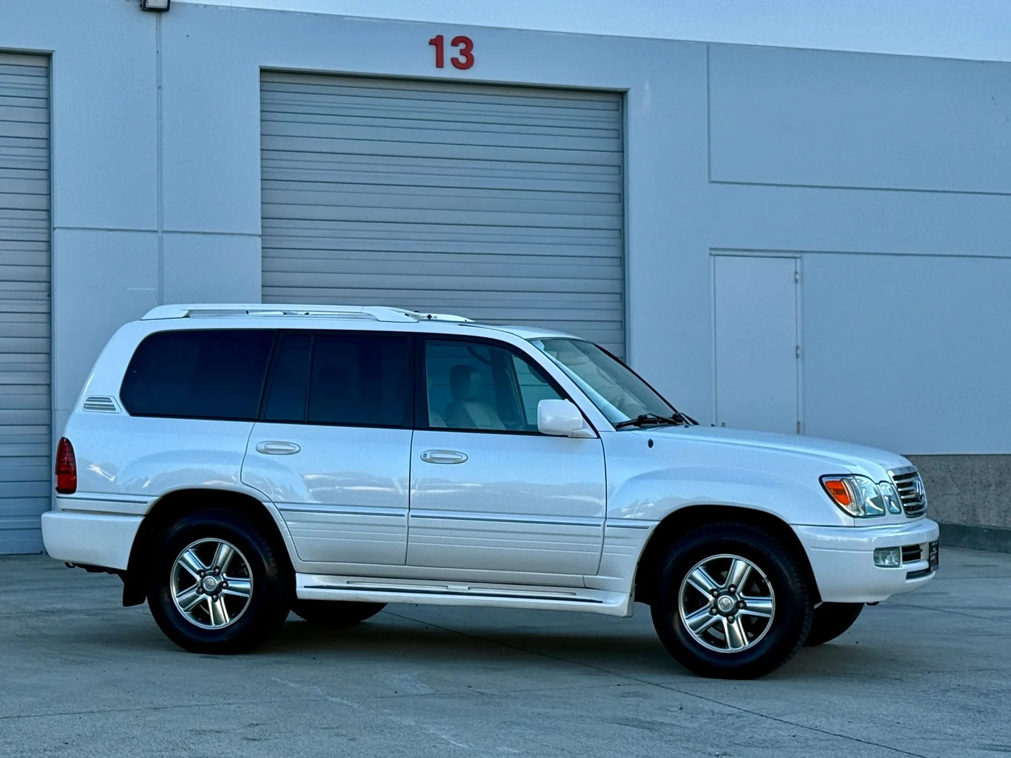 Used 2006 Lexus LX 470 4WD w/ Preferred Accessory Pkg image 11