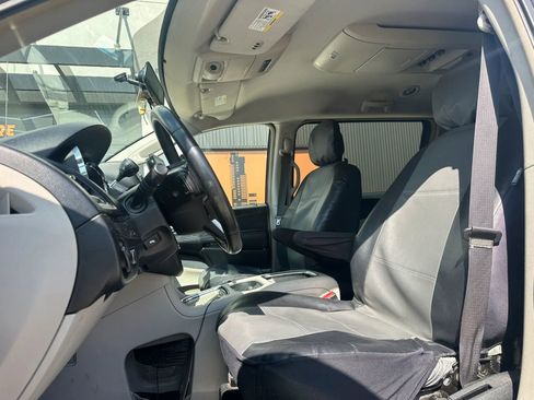 Used 2012 Dodge Grand Caravan Crew FWD image 5