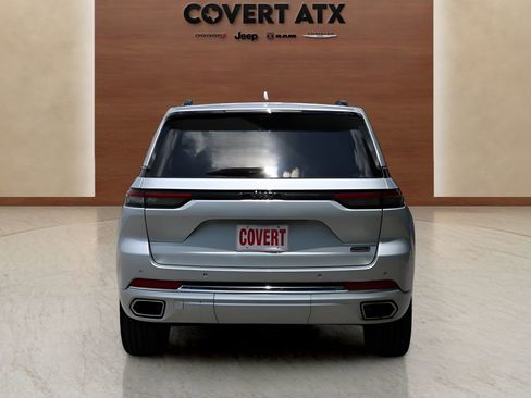 Used 2022 Jeep Grand Cherokee Overland w/ Luxury Tech Group IV RWD image 4