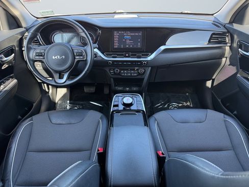 Used 2022 Kia Niro EX image 10