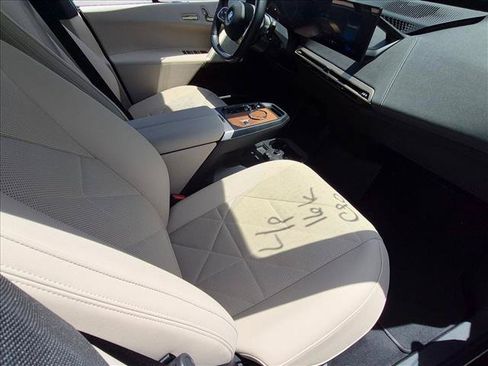 Used 2024 BMW iX xDrive50 w/ Premium Package AWD/4WD image 19