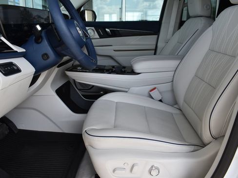 Used 2025 Buick Enclave Avenir w/ LPO, Floor Liner Package FWD image 4