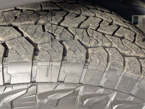 Used 2024 Nissan Frontier PRO-4X w/ Off-Road Protection Package image 9