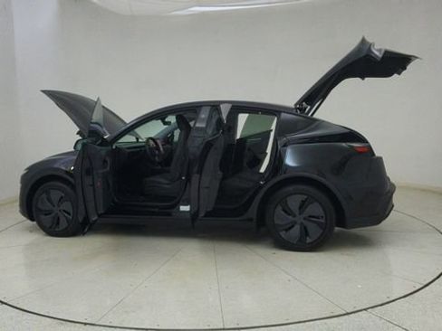 Used 2026 Tesla Model Y 2WD image 71
