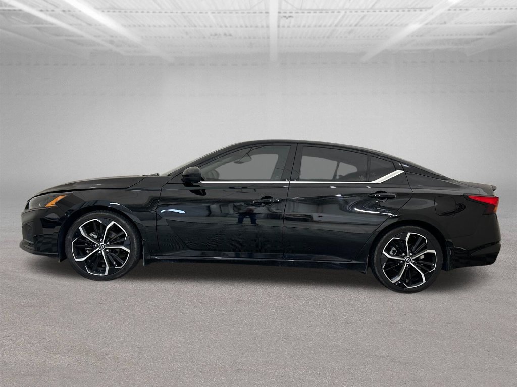 Used 2023 Nissan Altima 2.5 SR FWD image 2