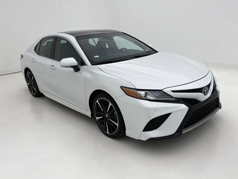 Used 2018 Toyota Camry XSE image 2