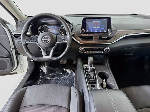 Used 2025 Nissan Altima 2.5 SV AWD/4WD image 24