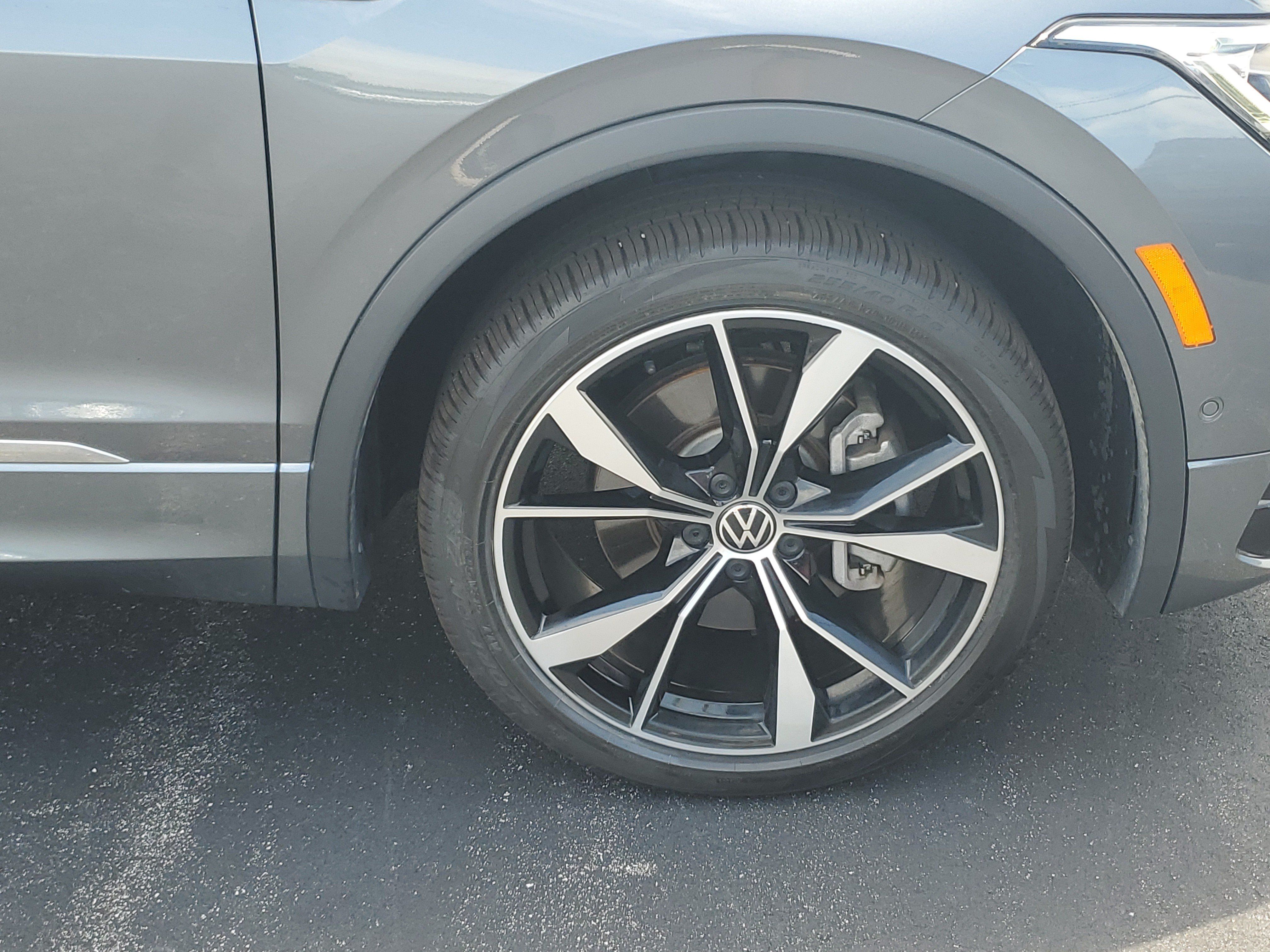 Used 2022 Volkswagen Tiguan SEL R-Line AWD/4WD image 5