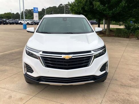 Used 2024 Chevrolet Equinox LT FWD image 2