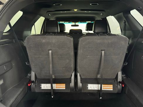 Used 2014 Ford Explorer XLT w/ Equipment Group 202A AWD/4WD image 35