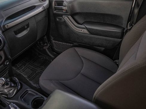 Used 2018 Jeep Wrangler Sport image 33