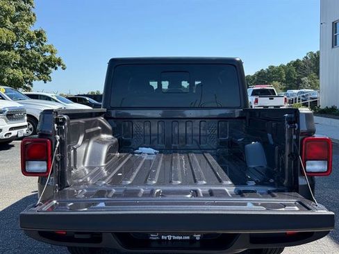 Certified 2025 Jeep Gladiator Sport image 12