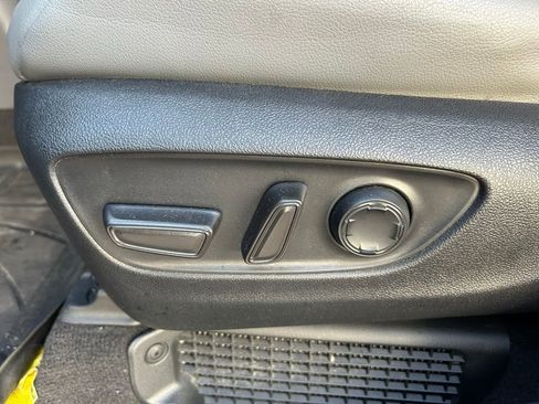 Used 2022 Toyota Sienna XLE w/ XLE Plus Package FWD image 18