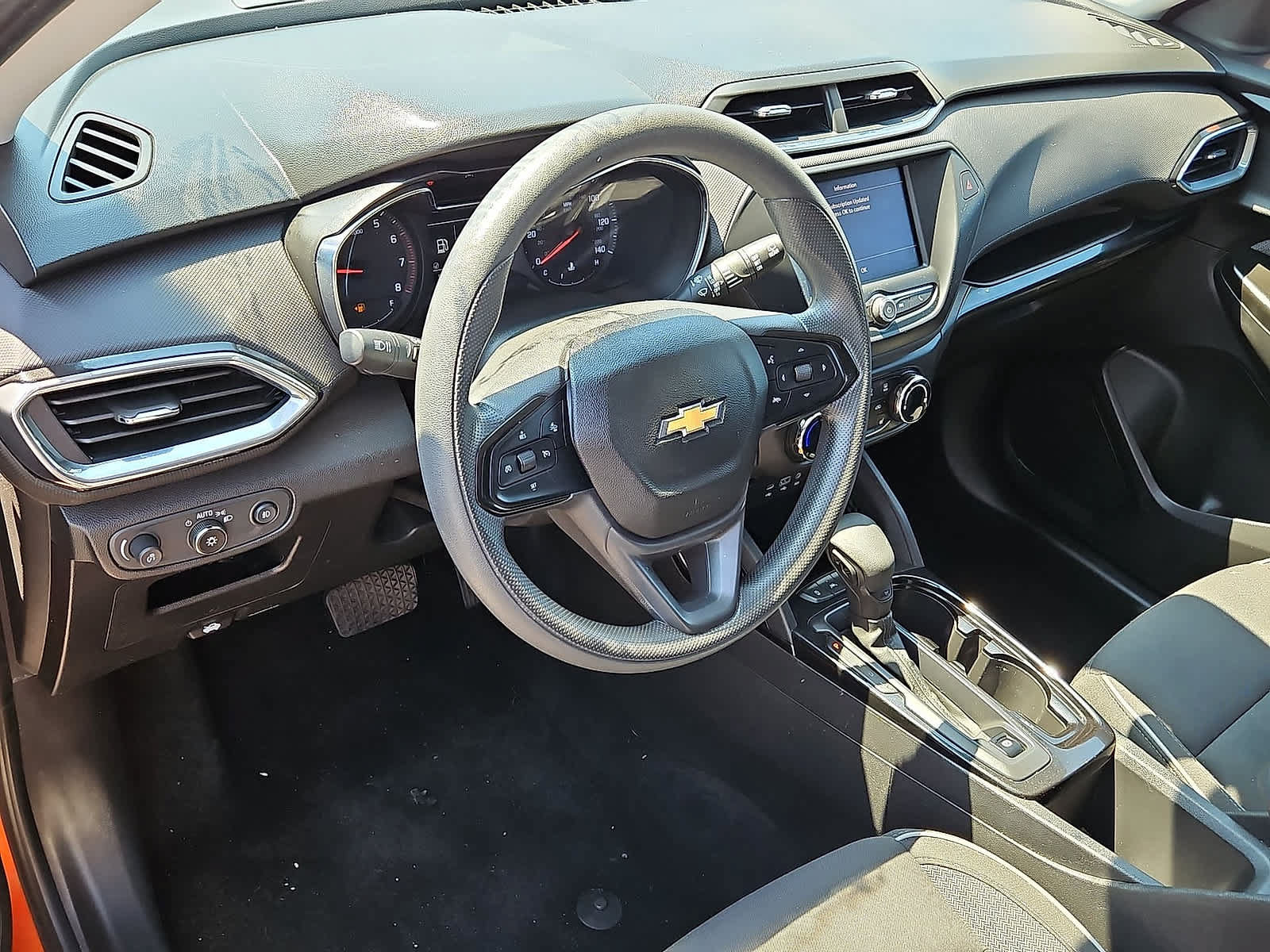 Certified 2022 Chevrolet TrailBlazer LT w/ LPO, Blackout Package FWD image 16