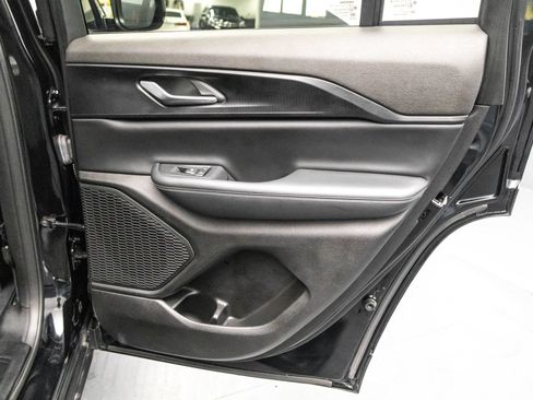 Used 2023 Jeep Grand Cherokee Altitude image 40