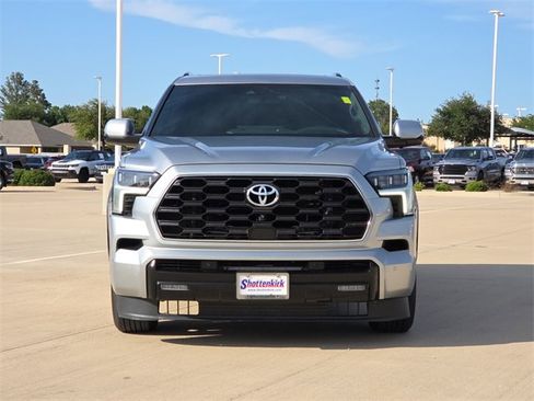 Used 2023 Toyota Sequoia Platinum image 2