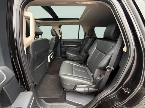 Used 2022 Ford Expedition XLT AWD/4WD image 22