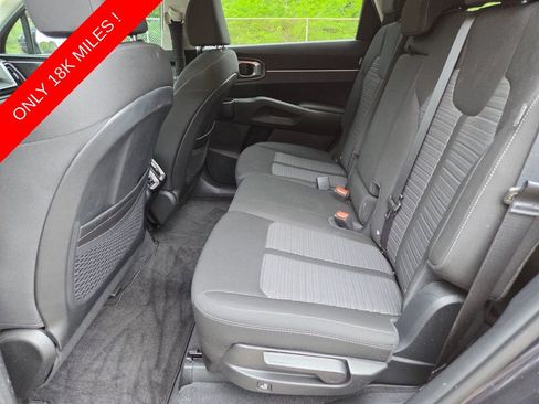 Used 2025 Kia Sorento LX FWD image 24